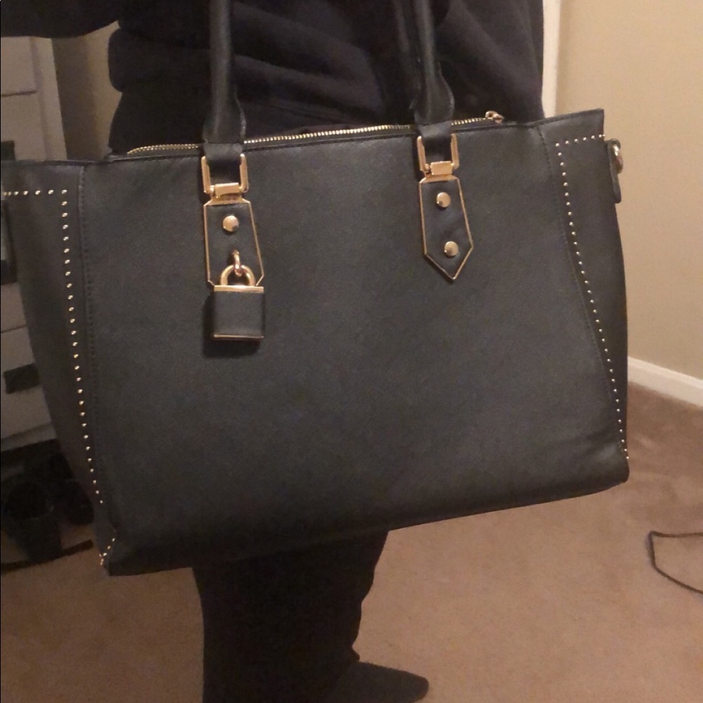 Purse. No name.